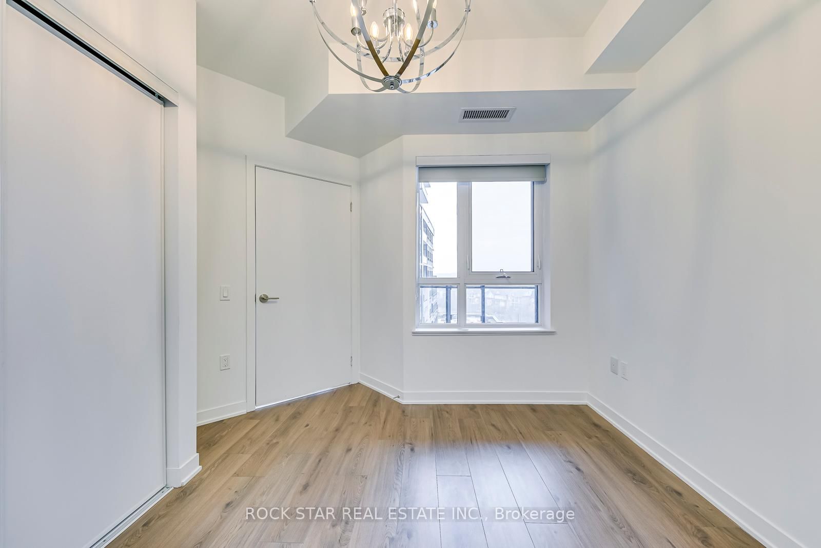 395 Dundas Street W • #601 • Oakville, ON photo 12