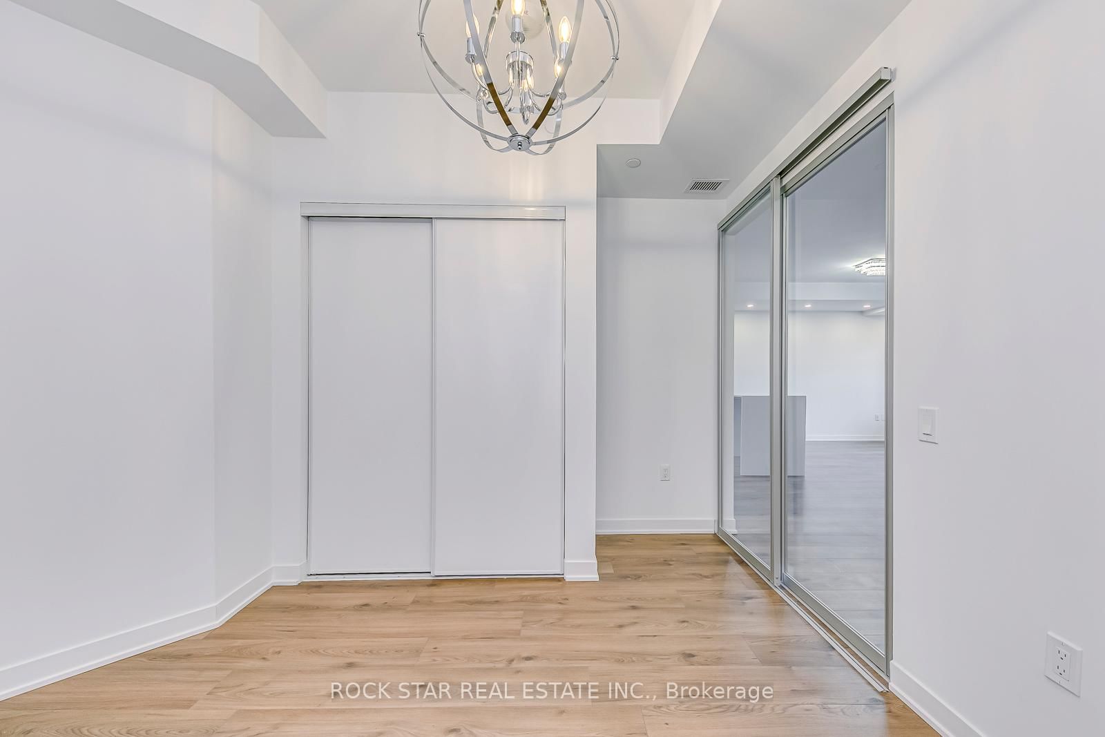 395 Dundas Street W • #601 • Oakville, ON photo 13