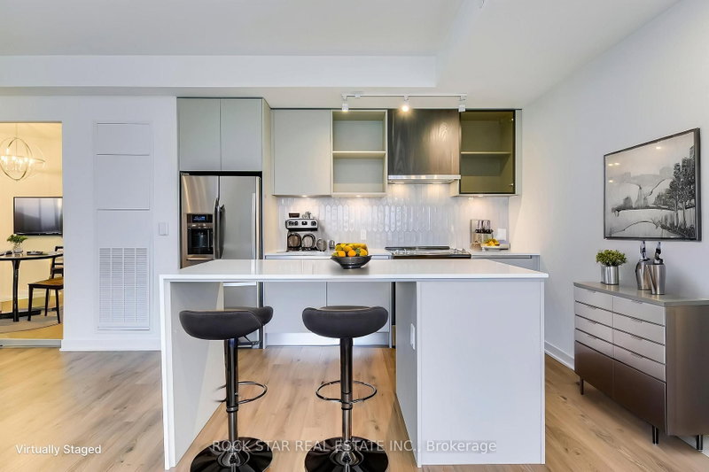 601 - 395 Dundas Street W