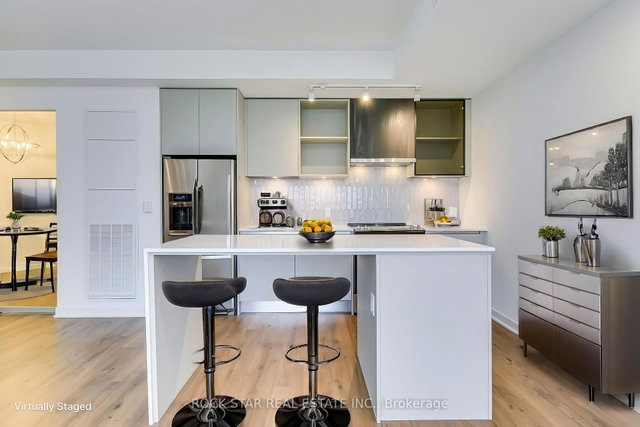 601 - 395 Dundas Street W