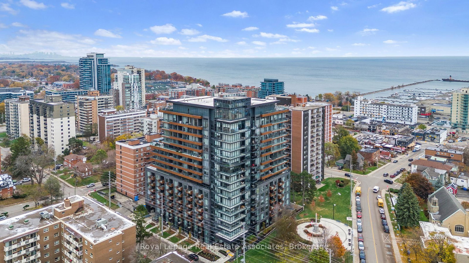 21 Park Street E, Unit 805