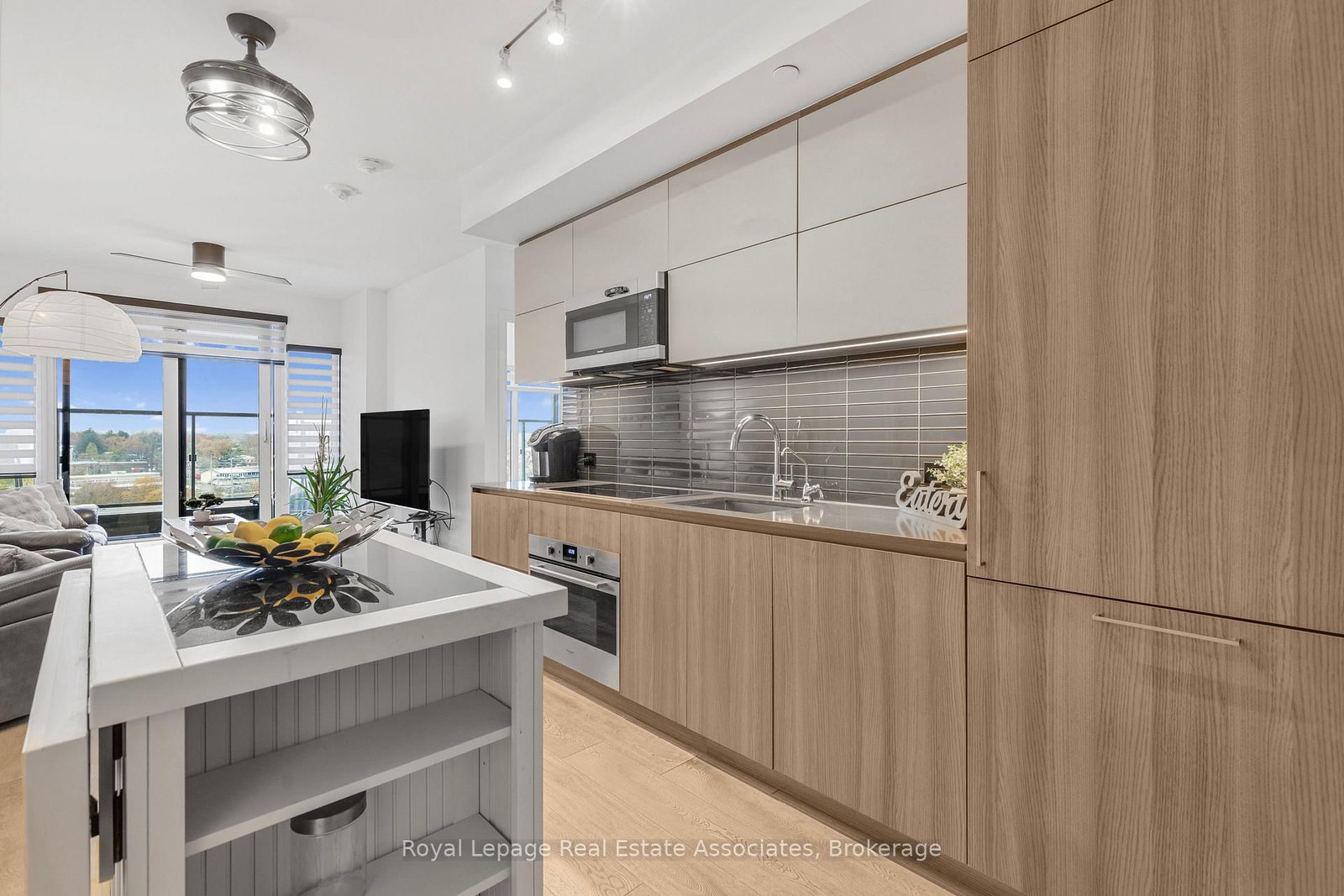 21 Park Street E, Unit 805 - Photo 10