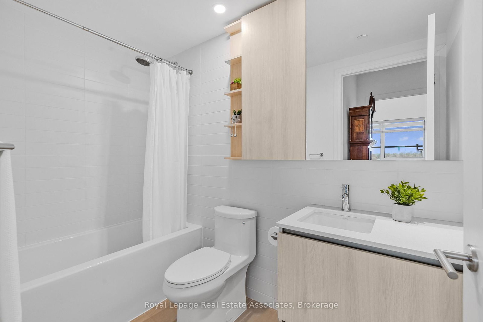 21 Park Street E, Unit 805 - Photo 6