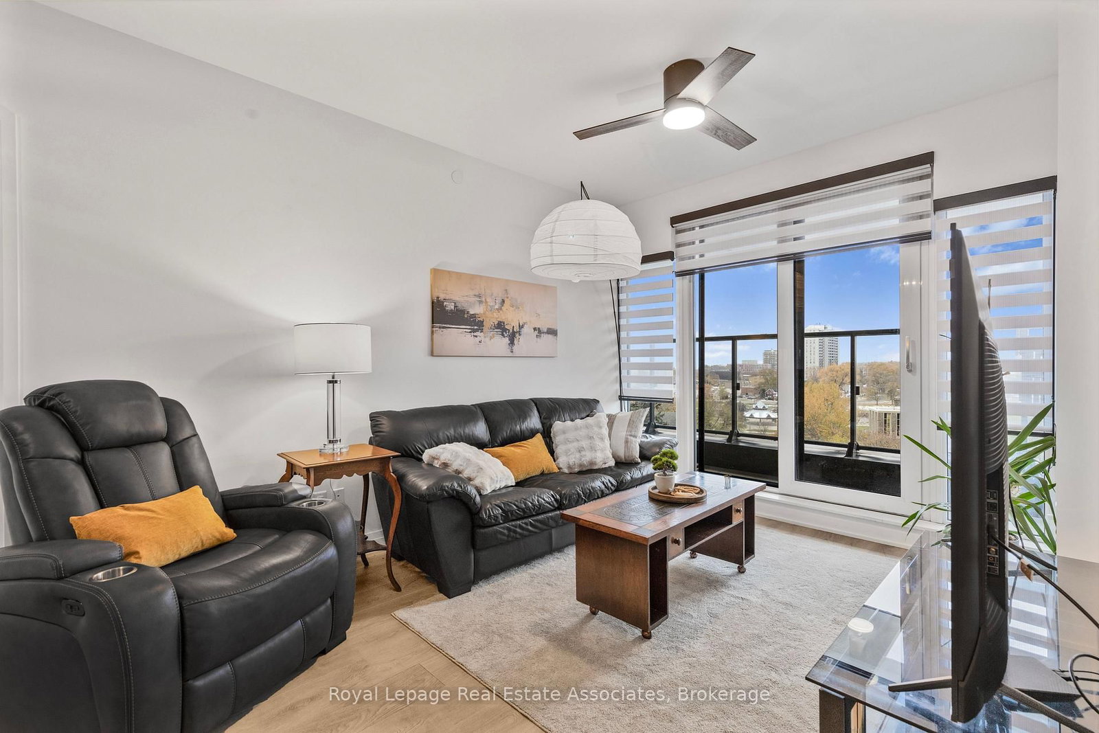 21 Park Street E, Unit 805 - Photo 8
