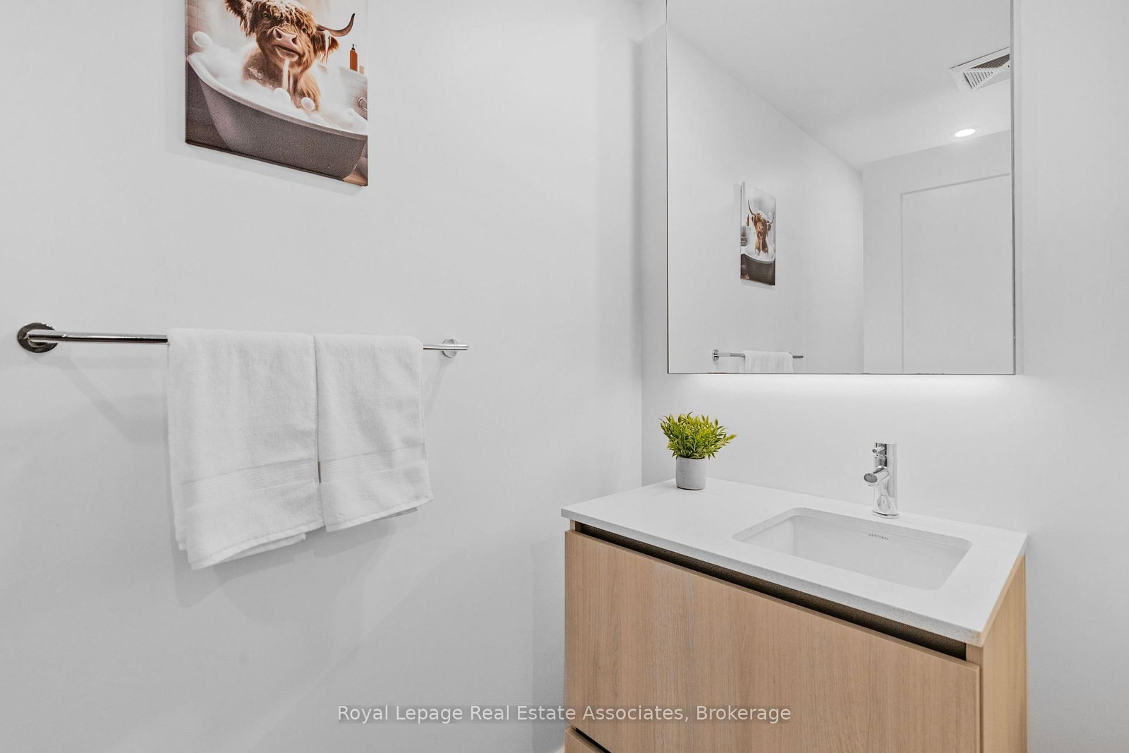 21 Park Street E, Unit 805 - Photo 9
