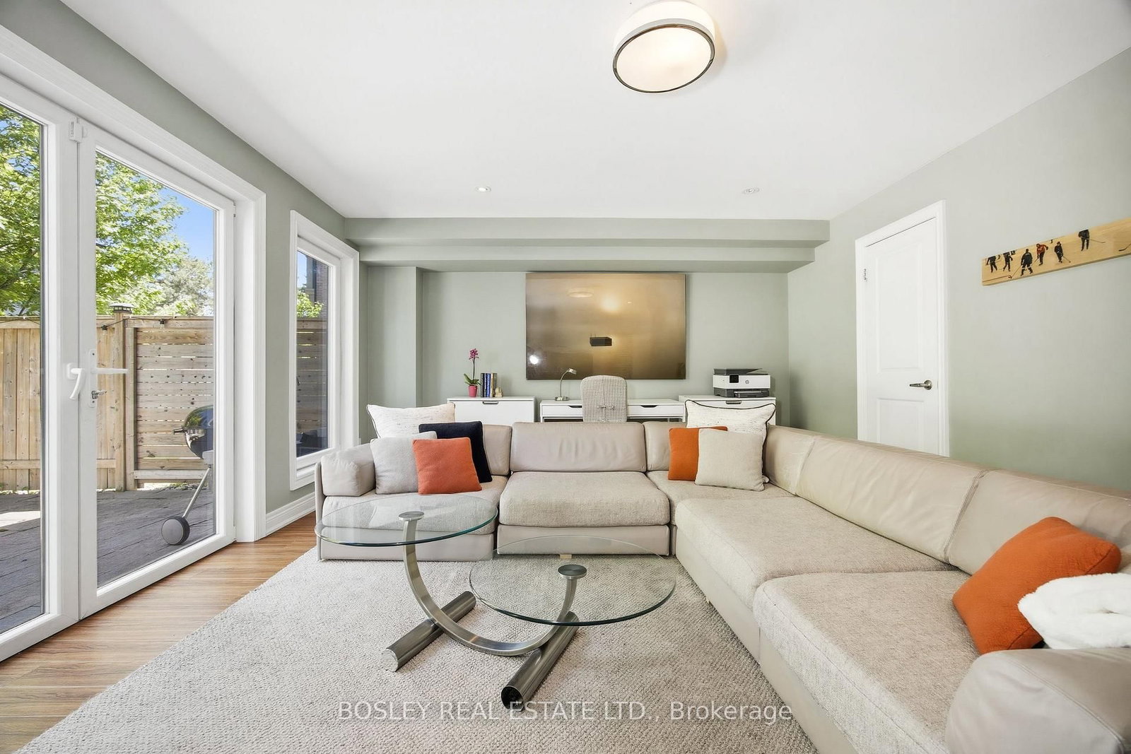 17 Matthew Court • Toronto, ON photo 21