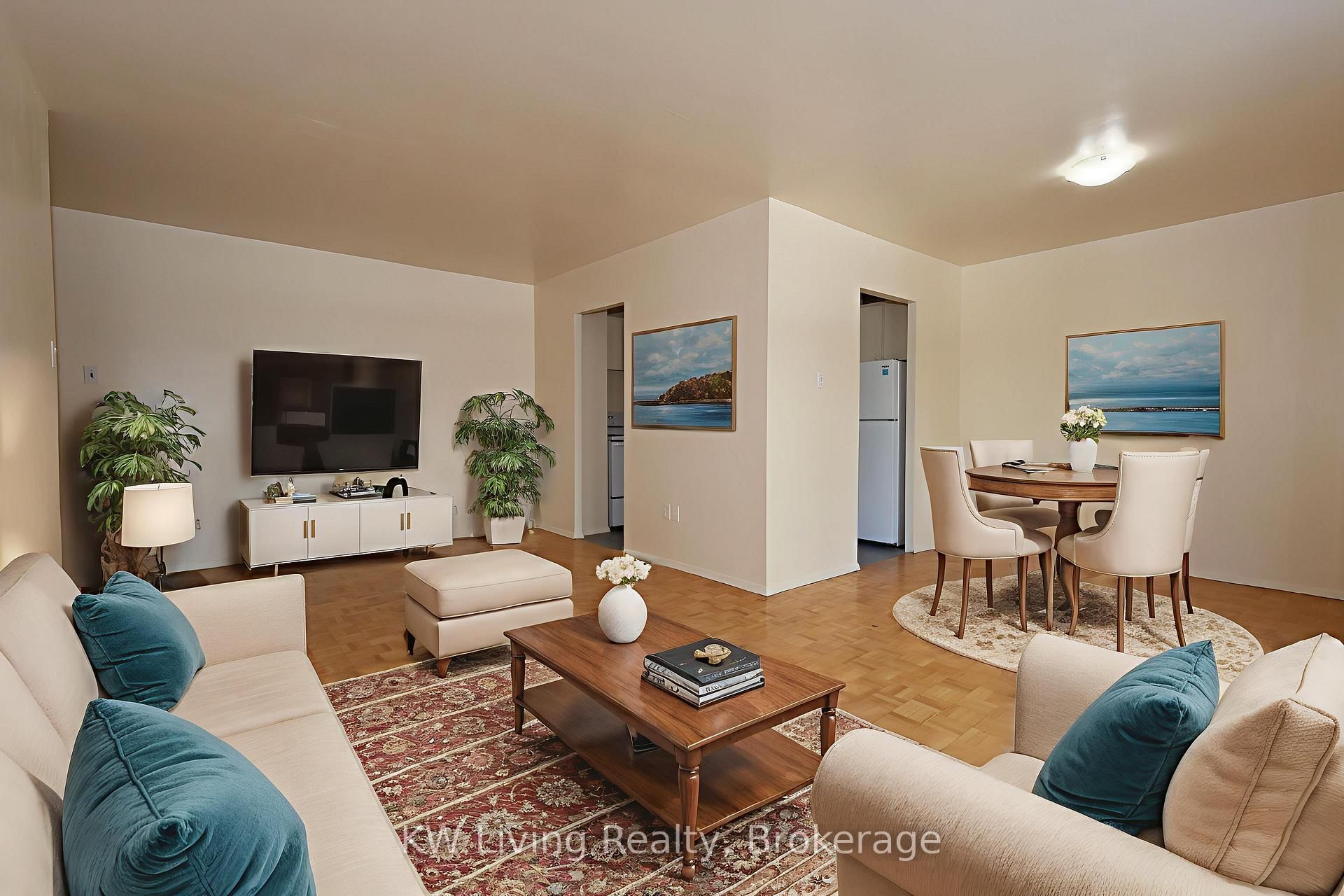 33 Central Parkway W, Unit 203