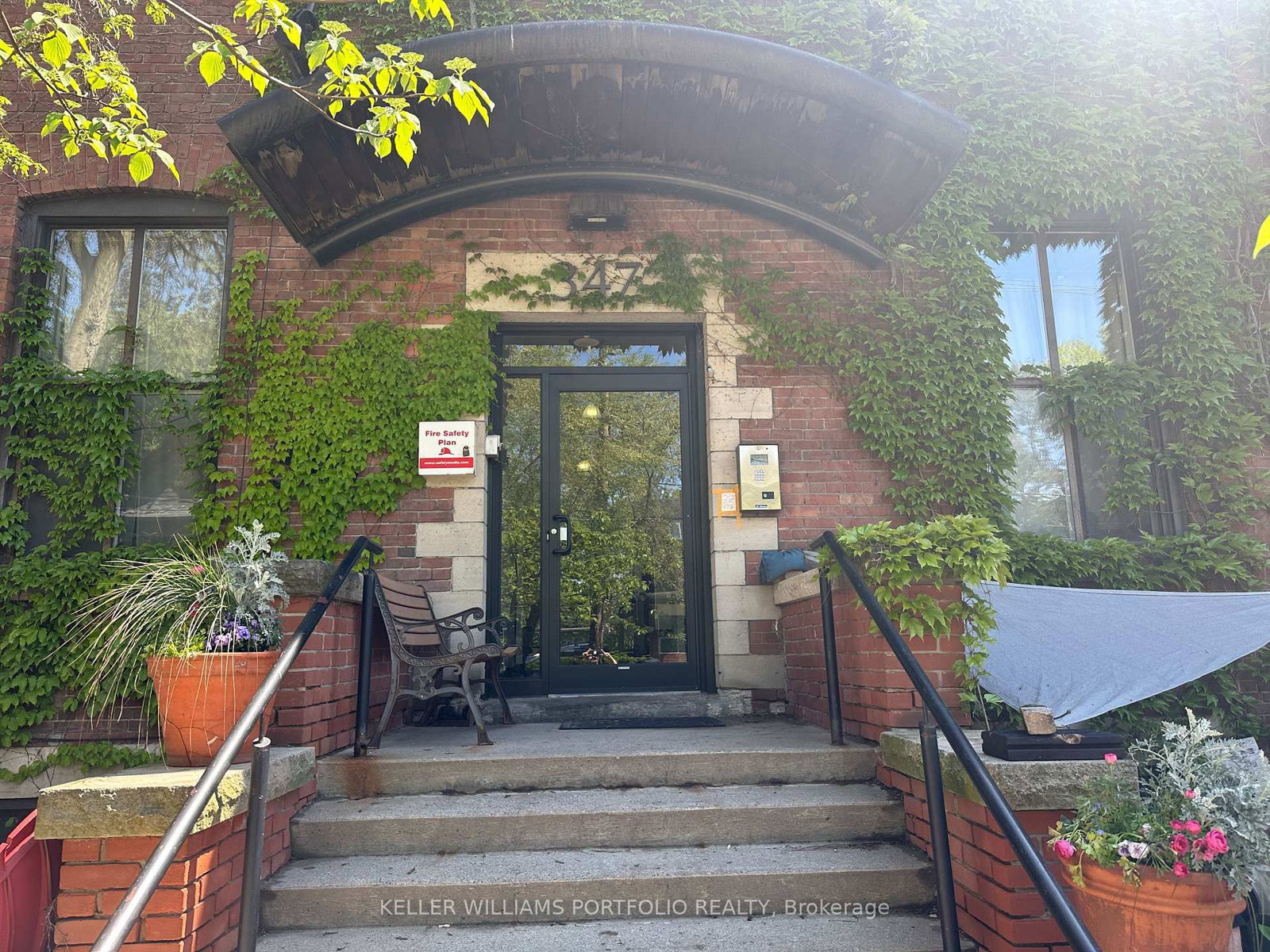 347 Sorauren Avenue, Unit 122 - Photo 2