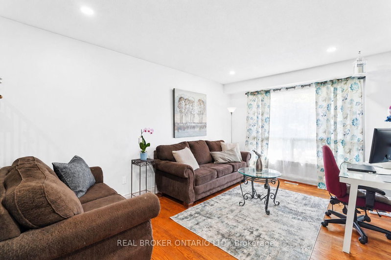 3106 Redbank Crescent