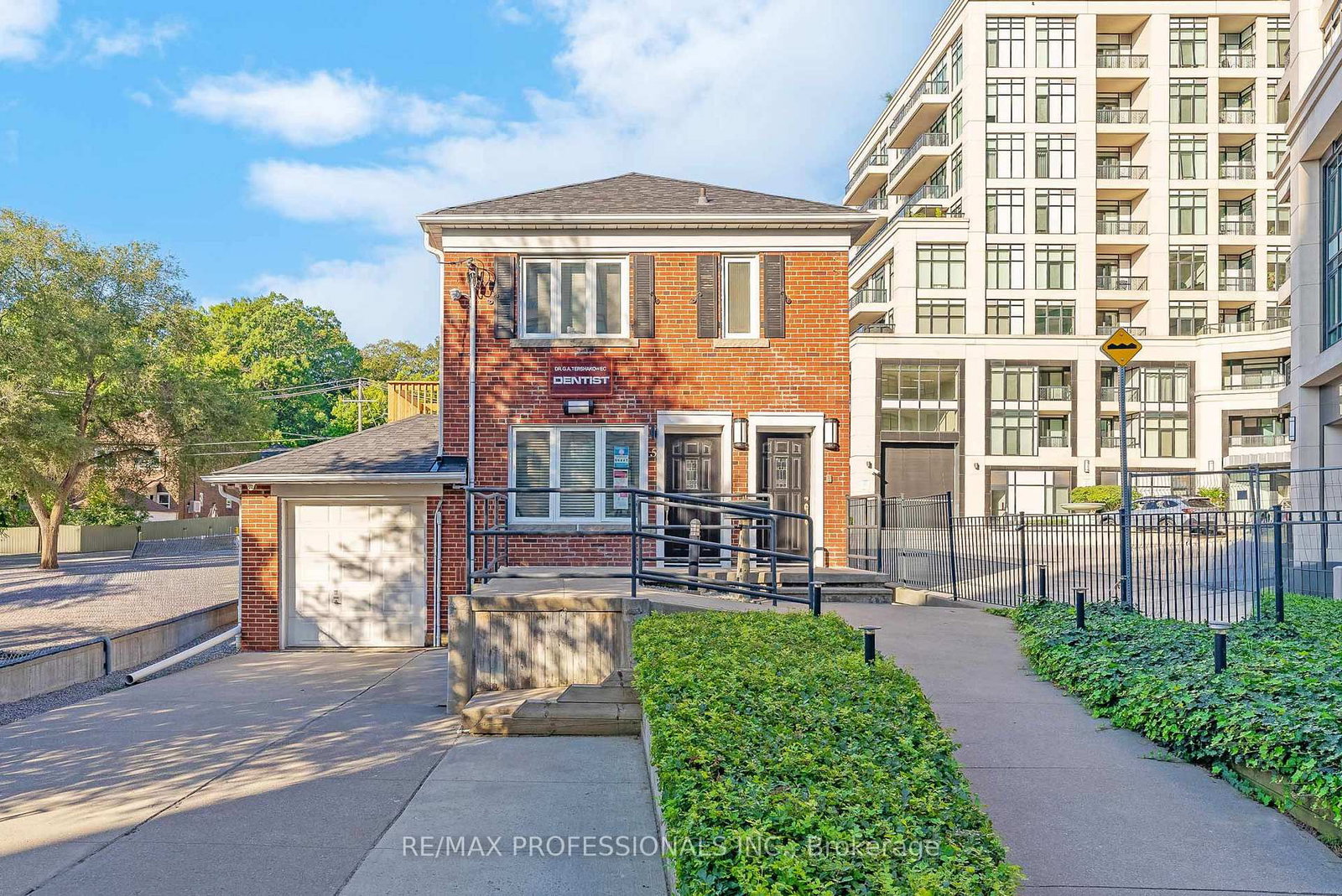Lower-5B Old Mill Drive, Toronto, ON, photo 2