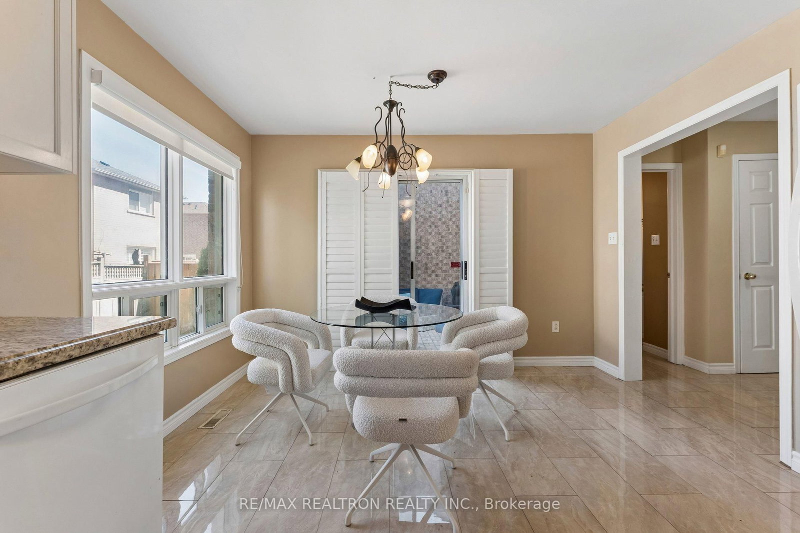 16 Bison Run Road • Brampton, ON photo 12