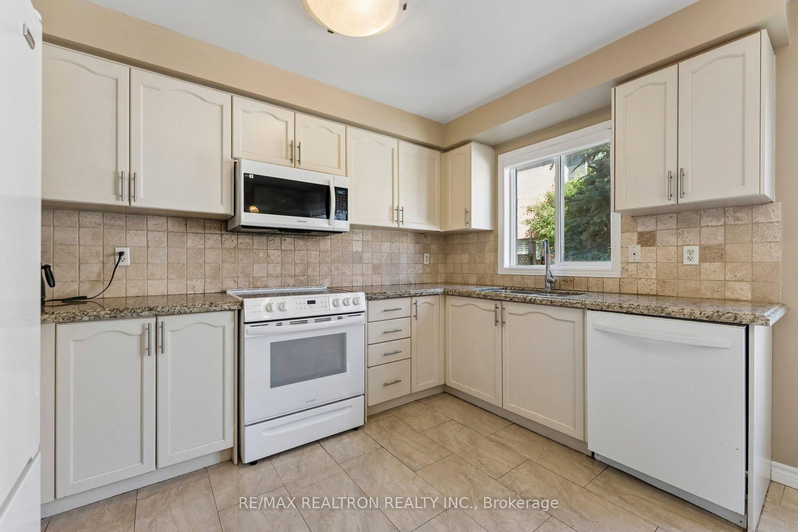 16 Bison Run Road • Brampton, ON photo 13