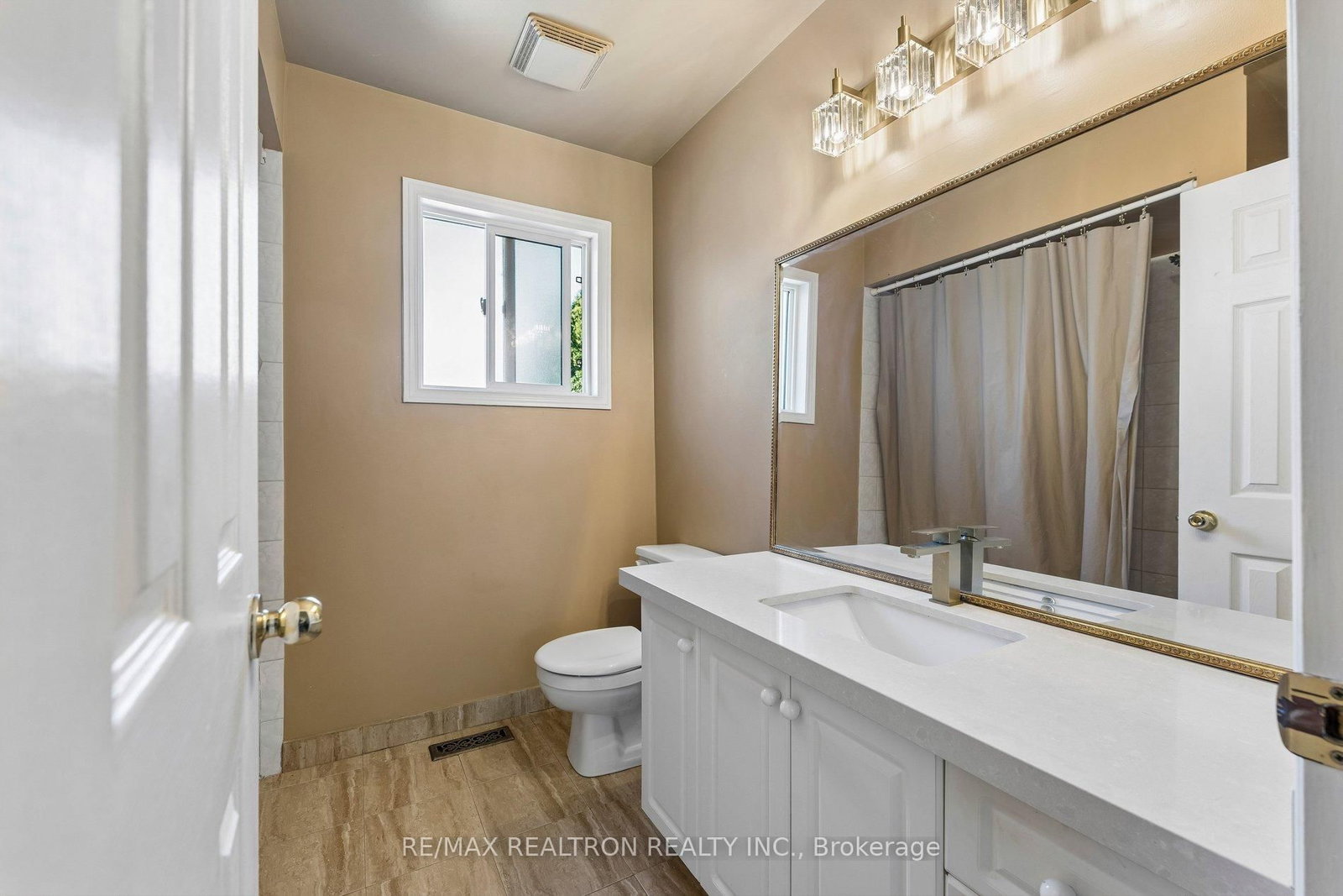 16 Bison Run Road • Brampton, ON photo 17