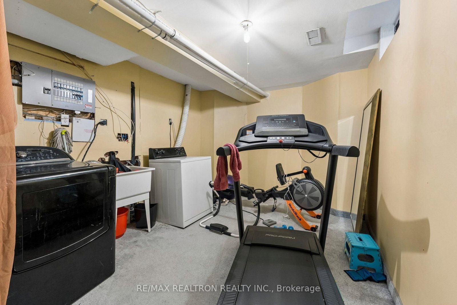 16 Bison Run Road • Brampton, ON photo 22