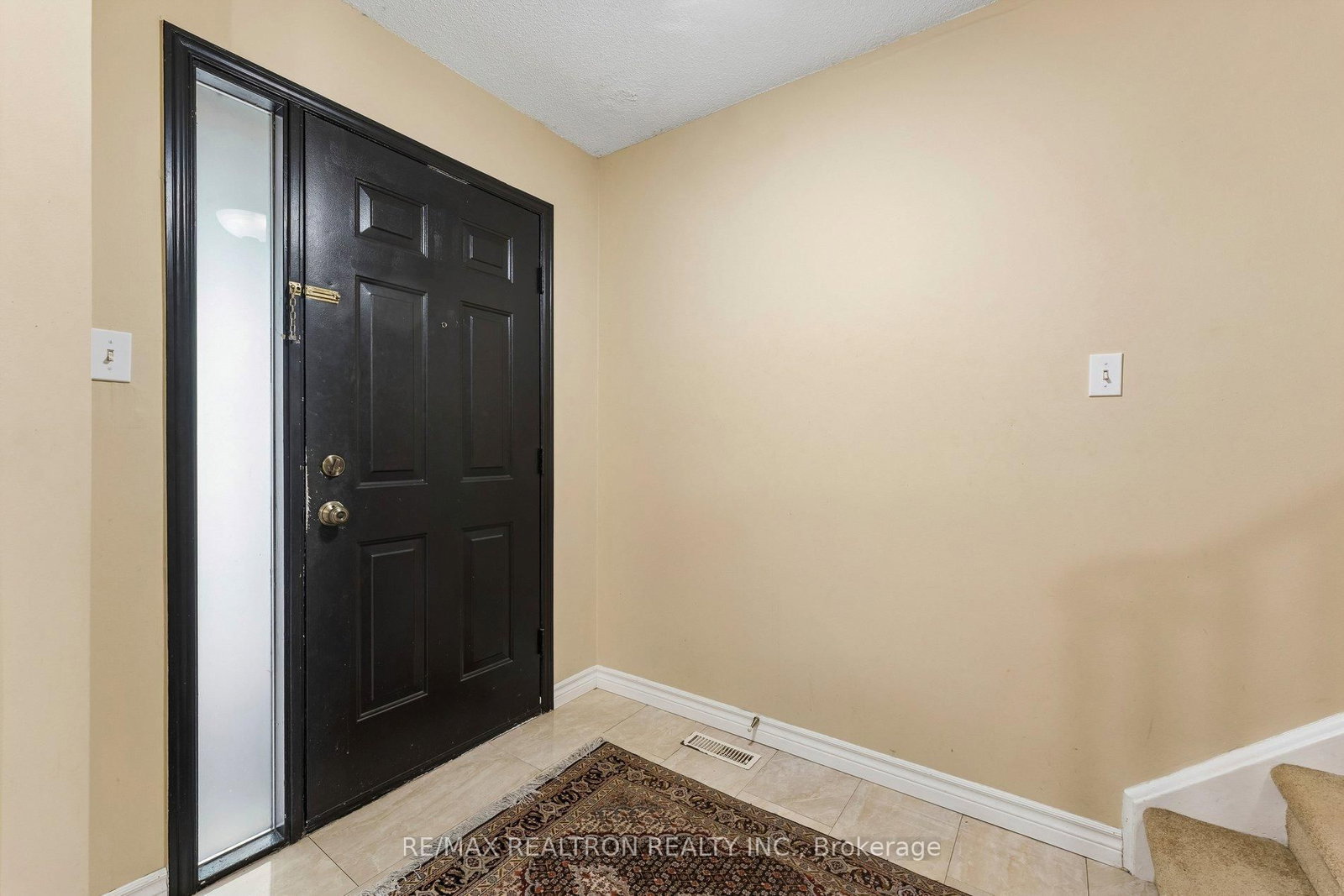 16 Bison Run Road • Brampton, ON photo 8