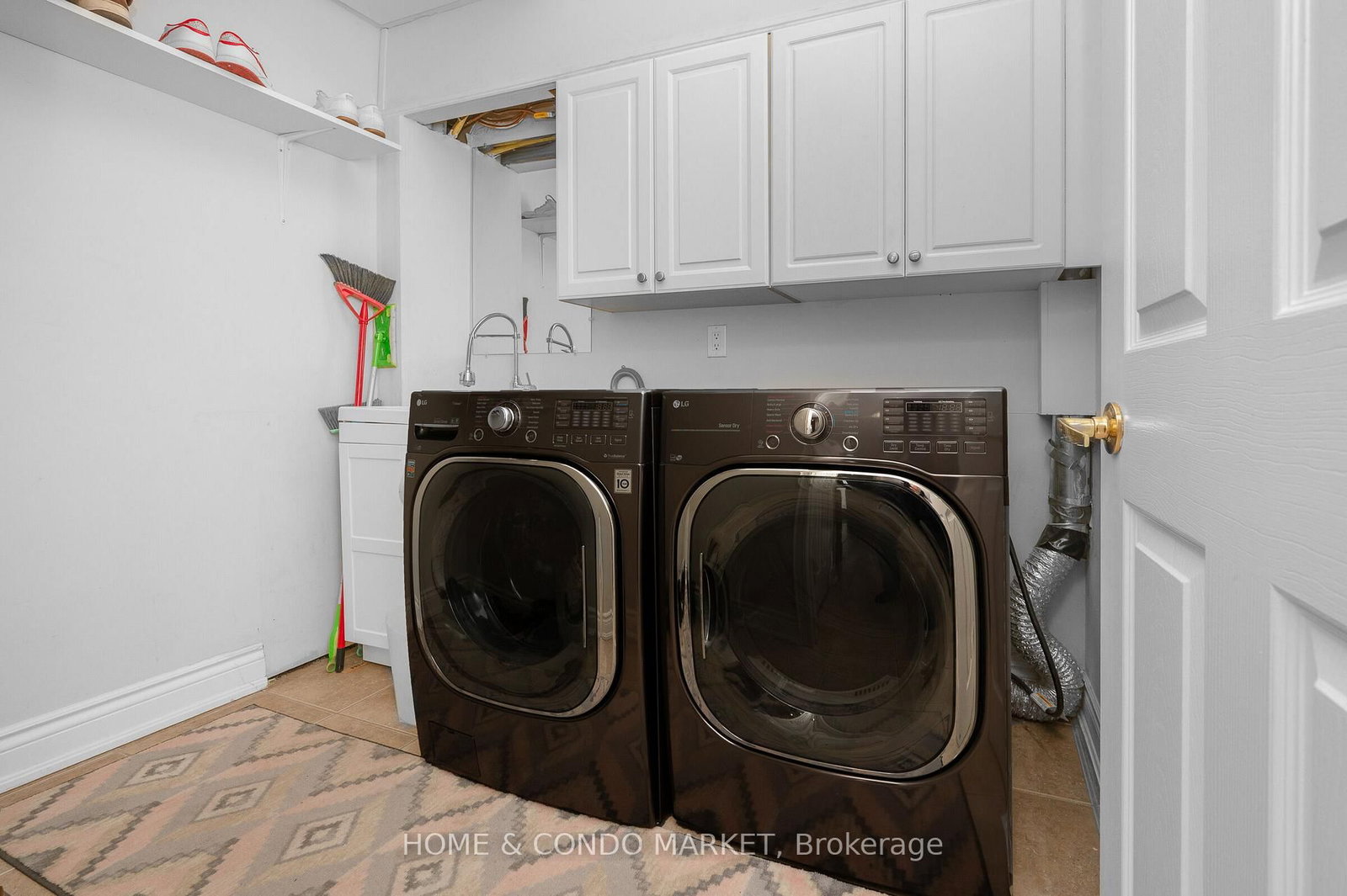194 Lakeshore Road W • Mississauga, ON photo 32