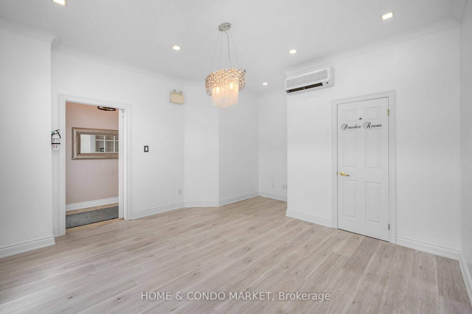 194 Lakeshore Road W • Mississauga, ON photo 6