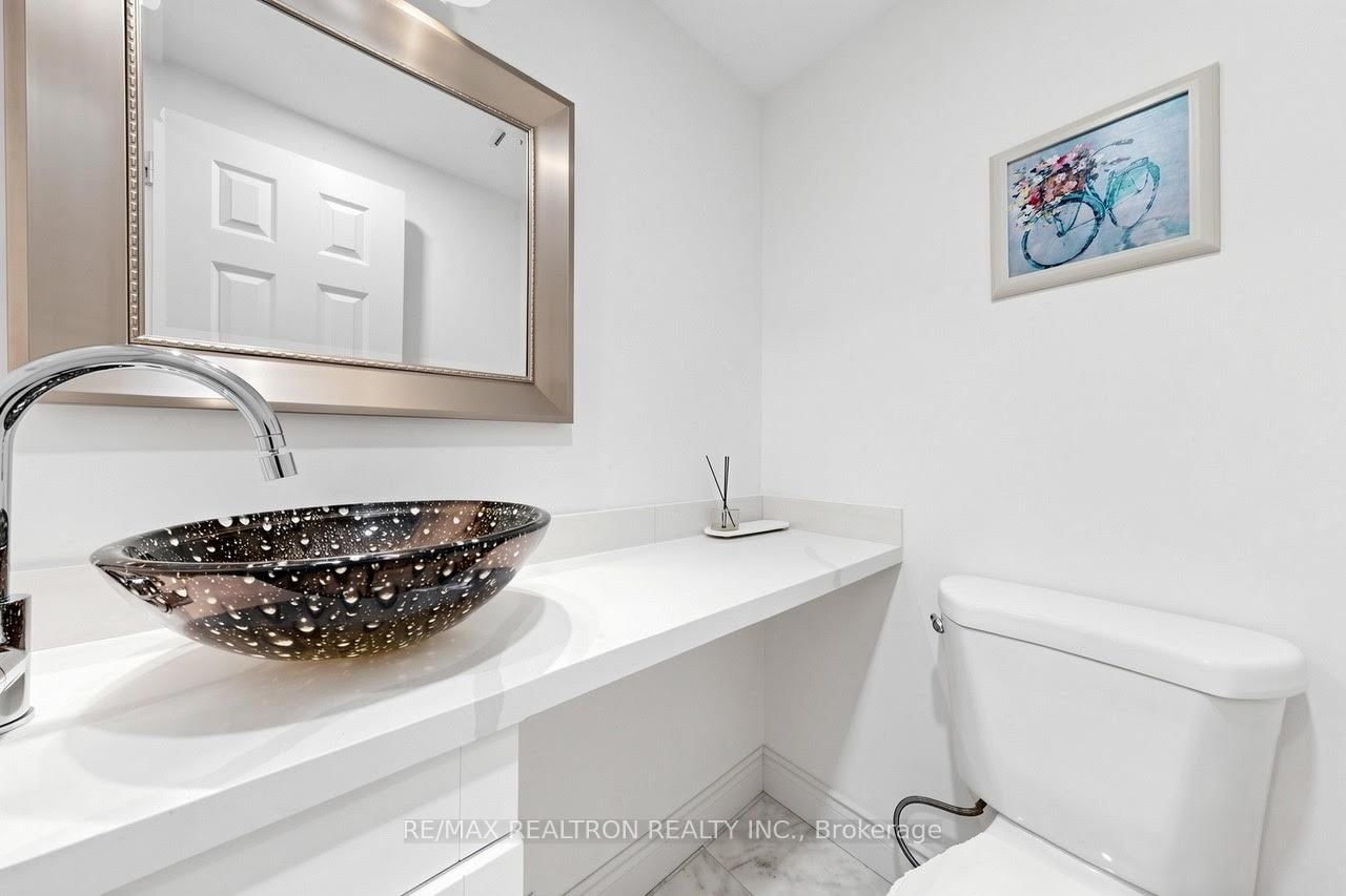 1120 Potters Wheel Crescent • Oakville, ON photo 15