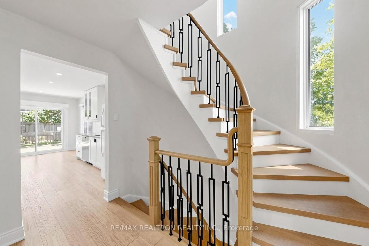 1120 Potters Wheel Crescent • Oakville, ON photo 17