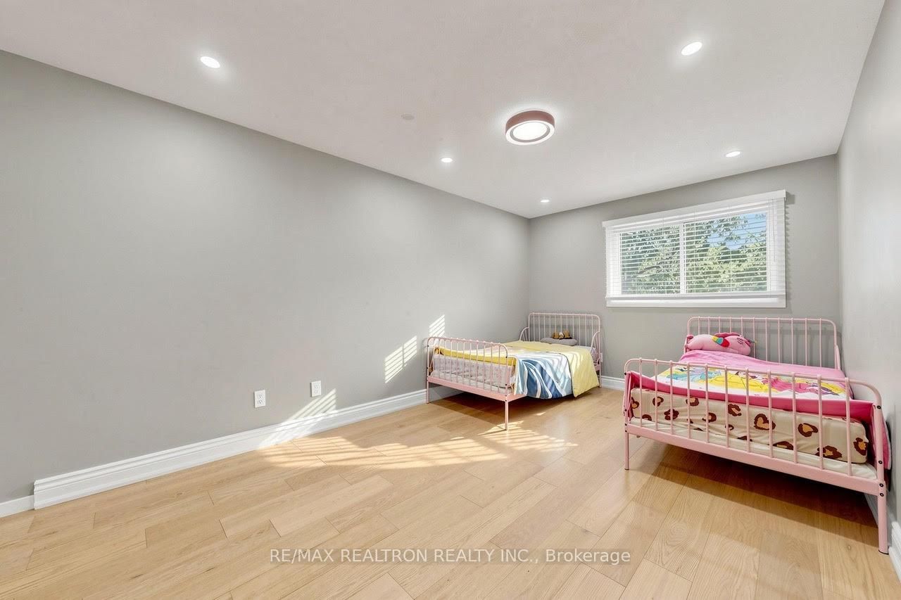 1120 Potters Wheel Crescent • Oakville, ON photo 24