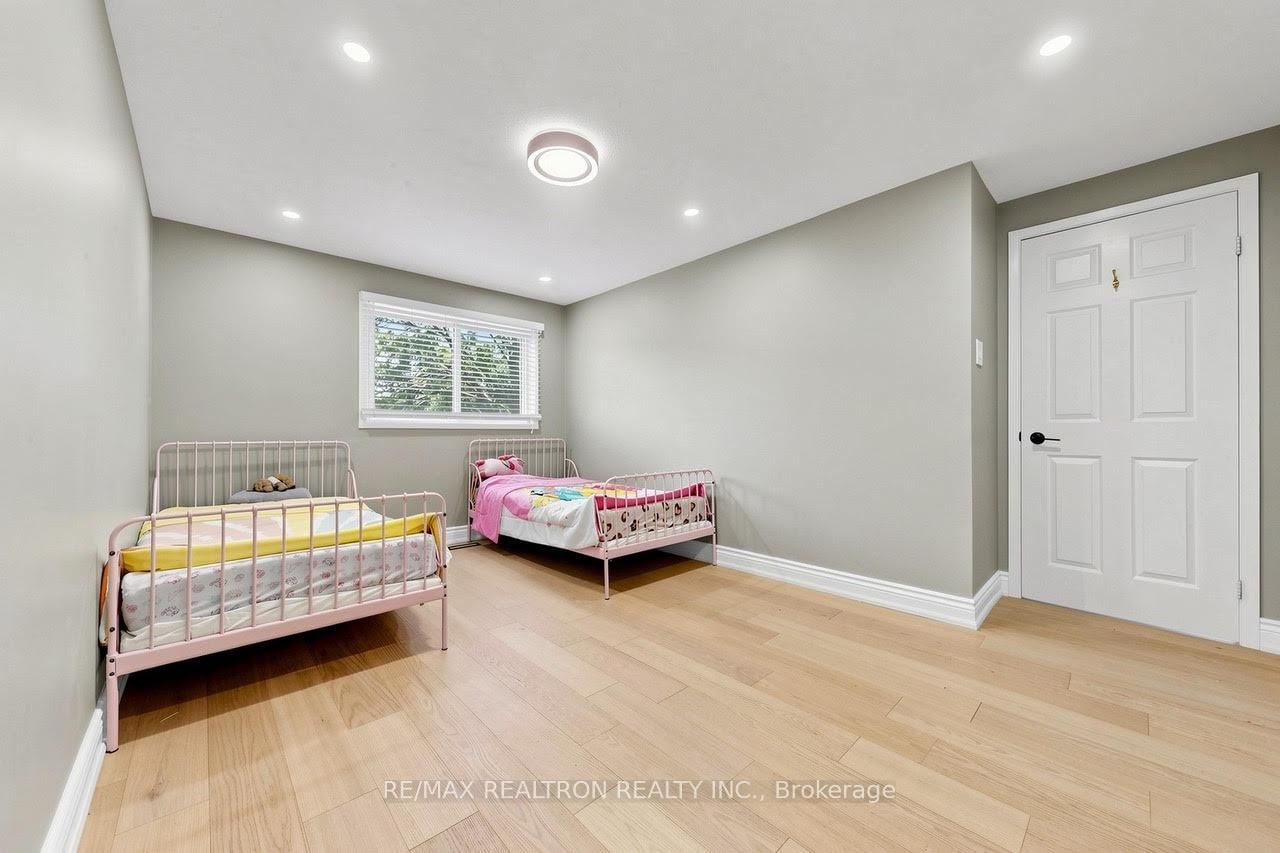 1120 Potters Wheel Crescent • Oakville, ON photo 25
