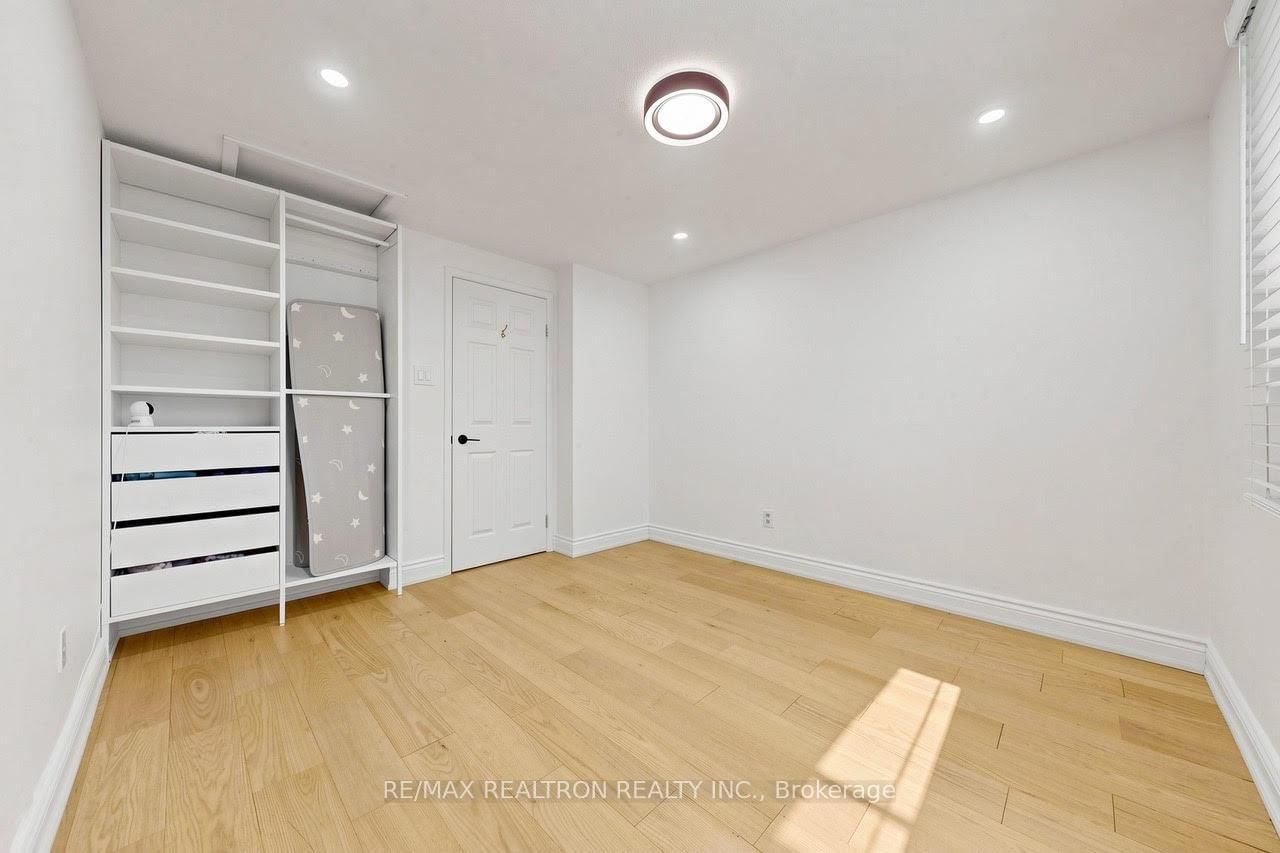 1120 Potters Wheel Crescent • Oakville, ON photo 27