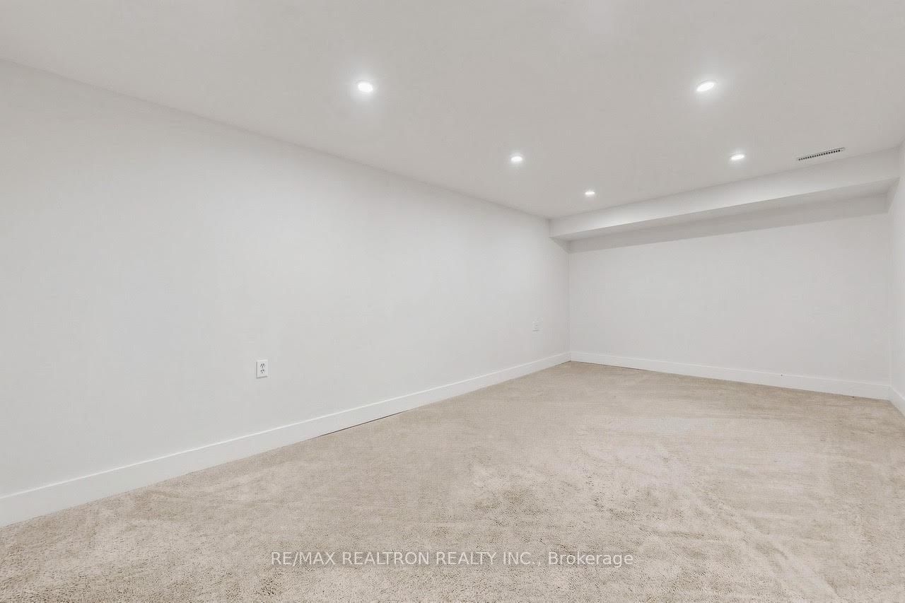 1120 Potters Wheel Crescent • Oakville, ON photo 31
