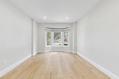 1120 Potters Wheel Crescent • Oakville, ON photo 4
