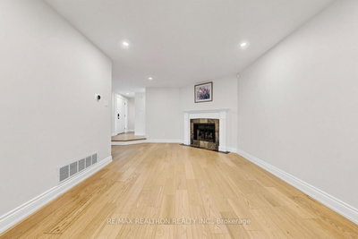 1120 Potters Wheel Crescent • Oakville, ON photo 6