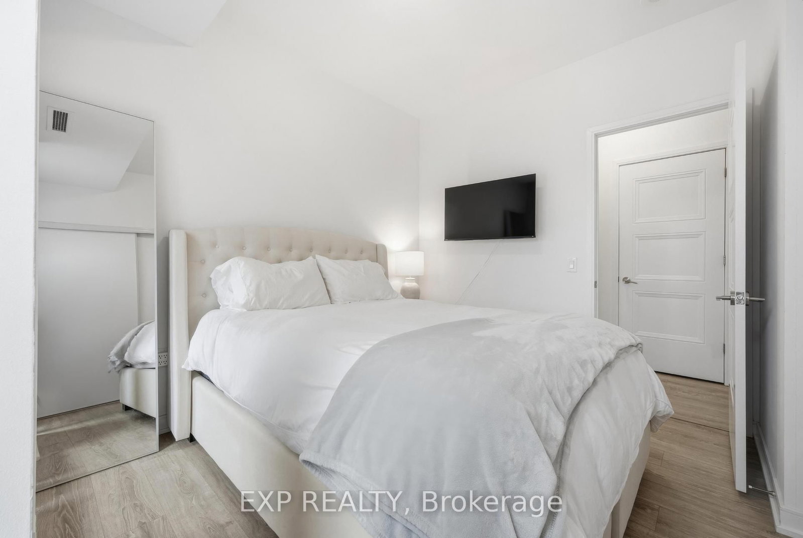 25 Neighbourhood Lane • #404 • Toronto, ON photo 13