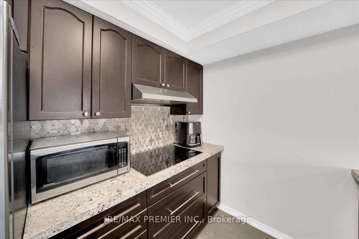 141 Isaac Devins Boulevard, Unit 8 - Photo 12