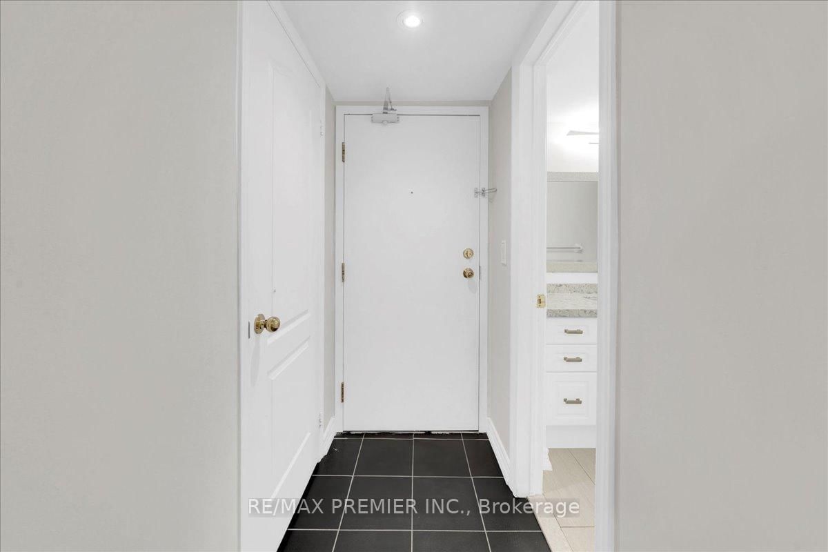 141 Isaac Devins Boulevard, Unit 8 - Photo 6