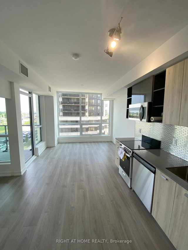 512 - 10 De Boers Drive