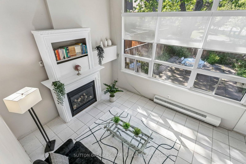 211 - 180 MISSISSAUGA VALLEY Boulevard
