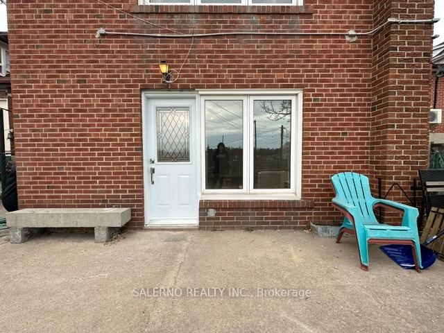 Lower-23 Redhill Avenue, Toronto, ON