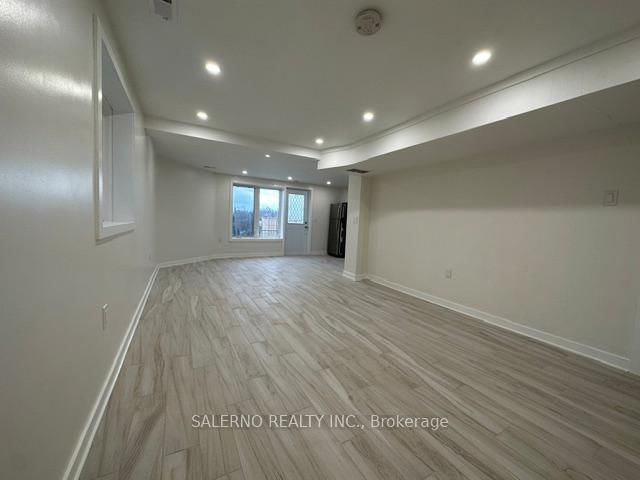 Lower-23 Redhill Avenue, Toronto, ON, photo 2