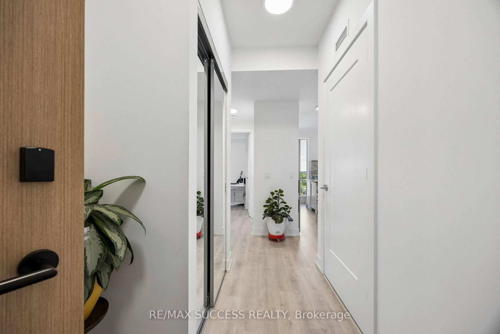 25 Cordova Avenue, Unit 904 - Photo 5
