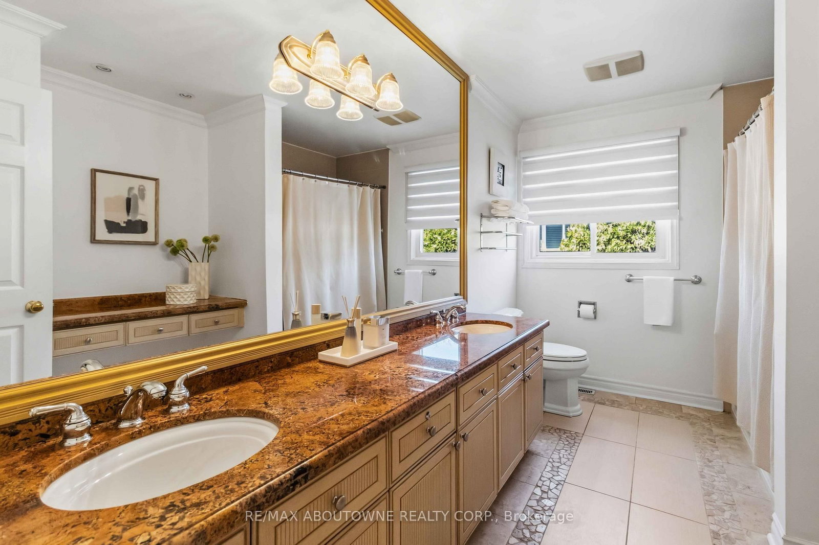4330 Spinningdale Court • Mississauga, ON photo 31