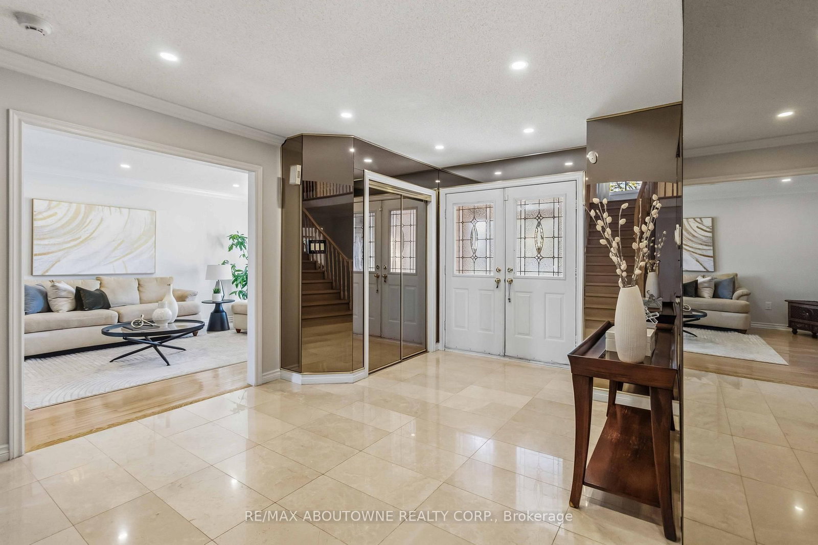 4330 Spinningdale Court • Mississauga, ON photo 4