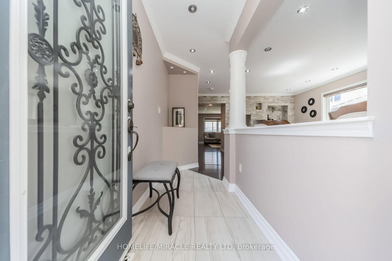 3 White Brampton,ON L7A 1Y5 — Photo 5