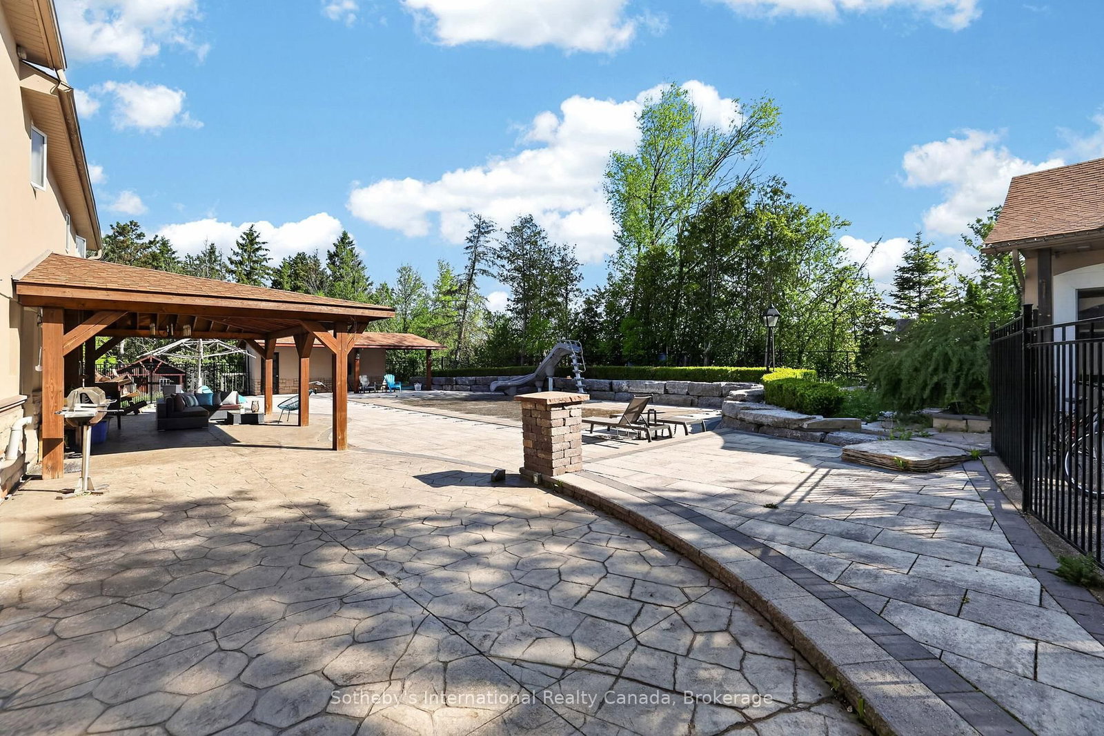 110 Palmer Circle • Caledon, ON photo 11
