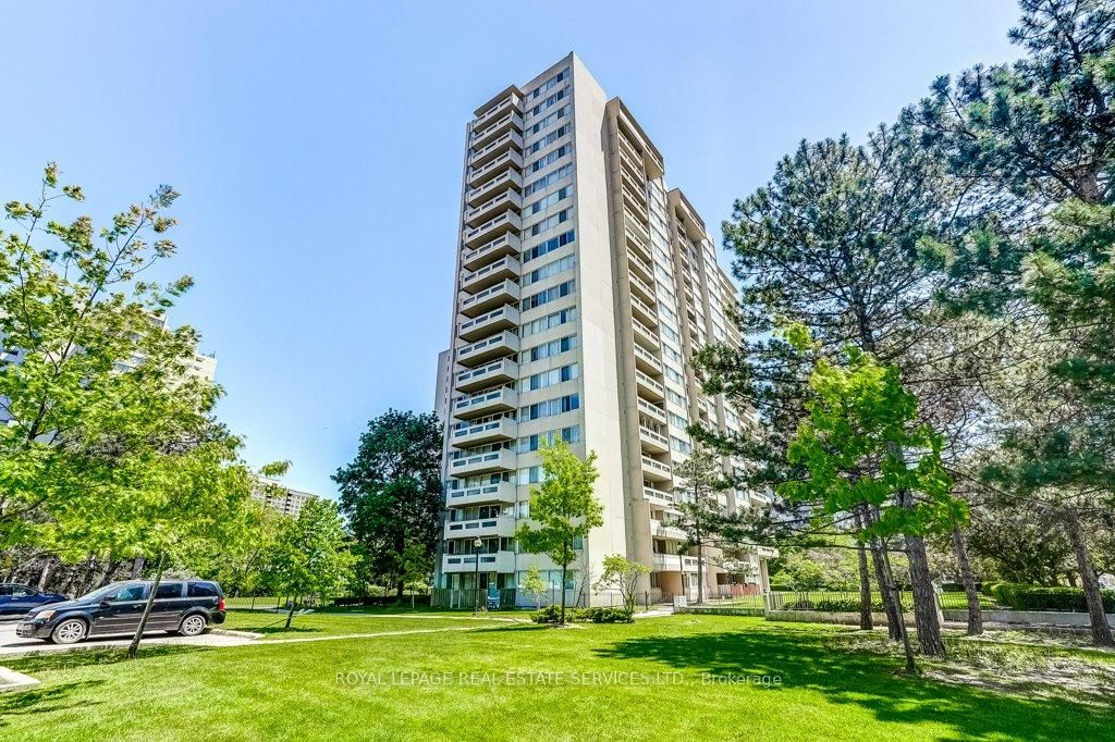 3590 Kaneff Crescent • #402 • Mississauga, ON photo 2