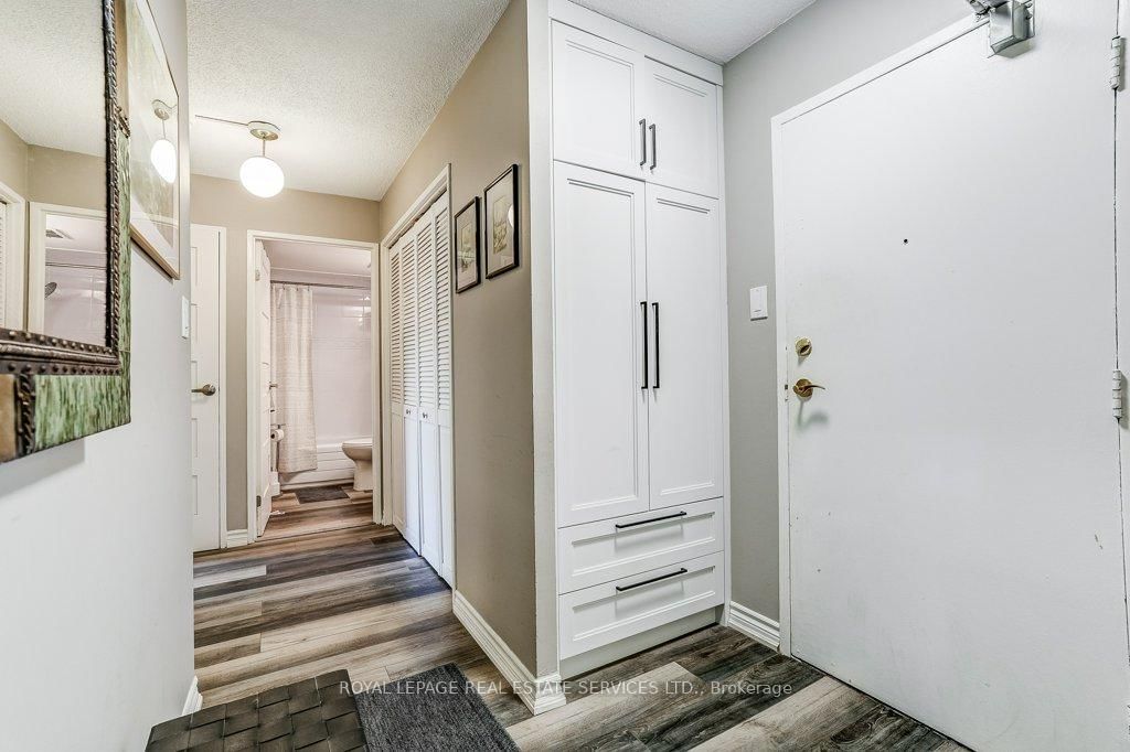 3590 Kaneff Crescent • #402 • Mississauga, ON photo 3