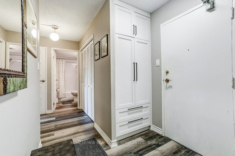 402 - 3590 Kaneff Crescent