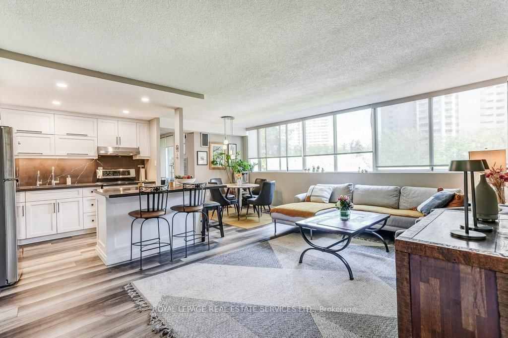 3590 Kaneff Crescent • #402 • Mississauga, ON photo 5
