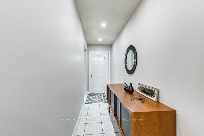 18 Pluto Drive • Brampton, ON photo 5