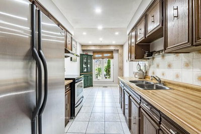 18 Pluto Drive • Brampton, ON photo 8