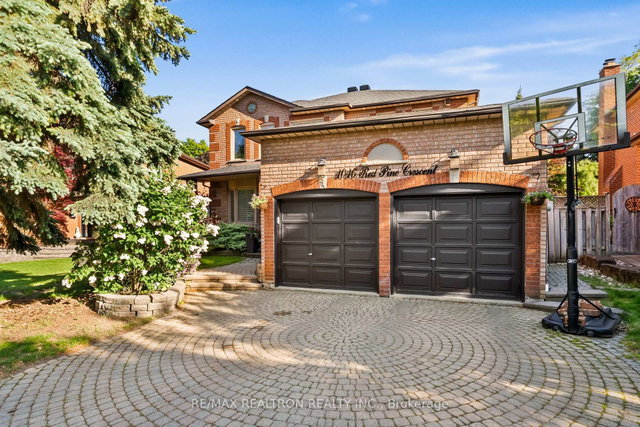 1016 Red Pine Crescent