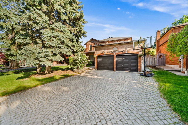 1016 Red Pine Crescent