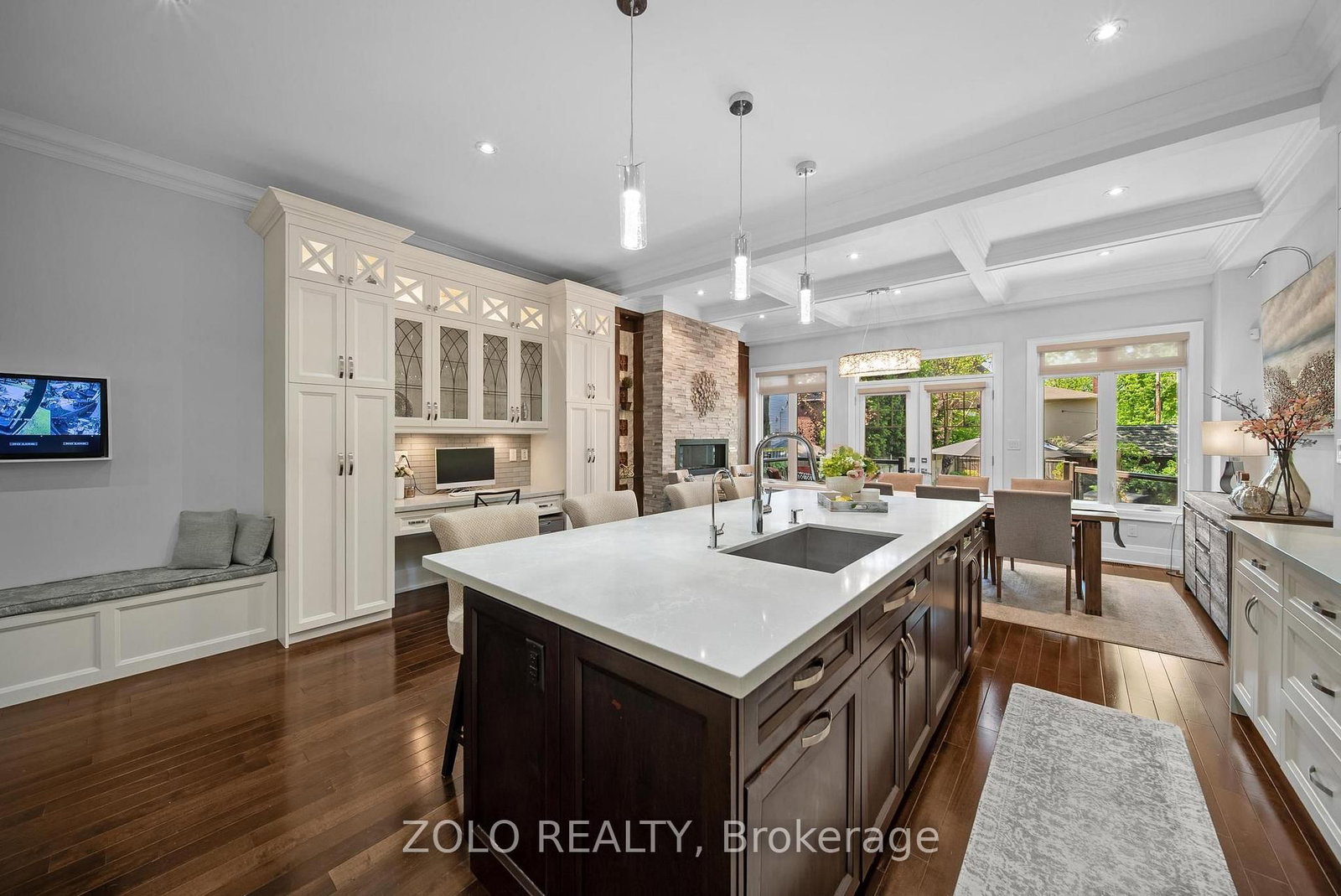 168A Lake Promenade • Toronto, ON photo 12